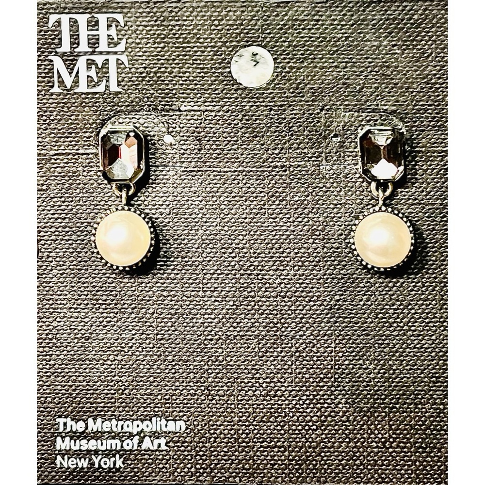 THE MET- DIAMOND & PEARL DROP EARRINGS⚪️🖤💎 **NEW🏷️🔖**